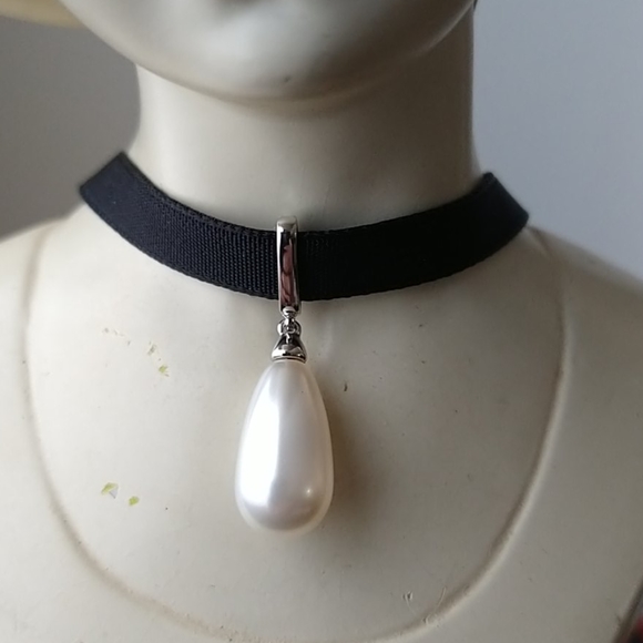 NADRI PEARL Velvet Choker 14" long. - Picture 2 of 4